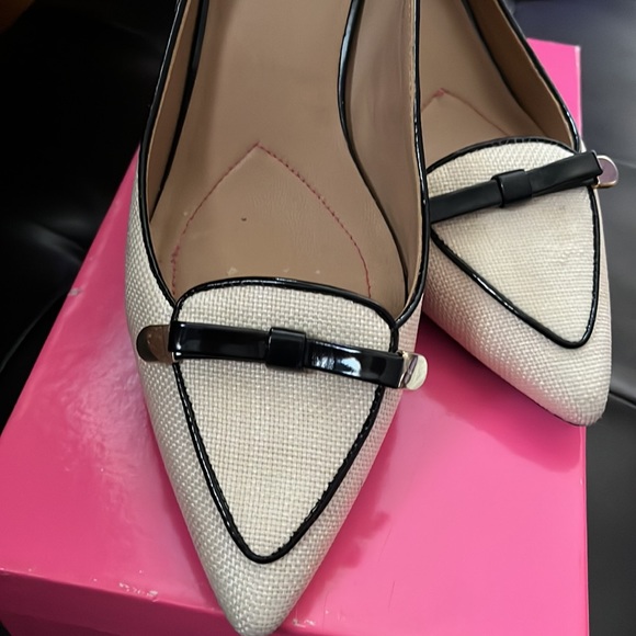 Isaac Mizrahi light natural texture is Janis - Picture 3 of 9